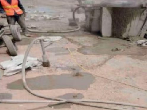 西昌水泥混凝土路面板底注浆技术 路面脱空注浆整治方案