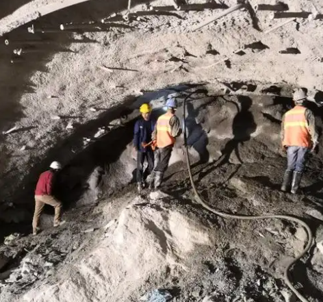 西昌拱顶带模注浆料的施工流程及注意事项